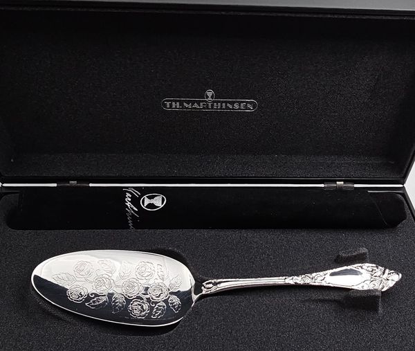 Hovedbilde Opphøyd rose: Kakespade 21 cm (1)