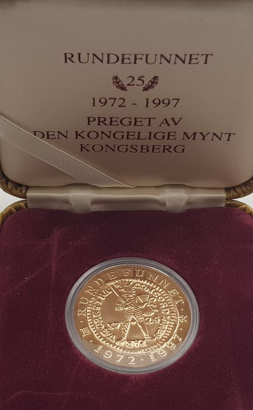 Gullmedalje i forbindelse med 25-års jubileet til Rundefunnet i 1972.