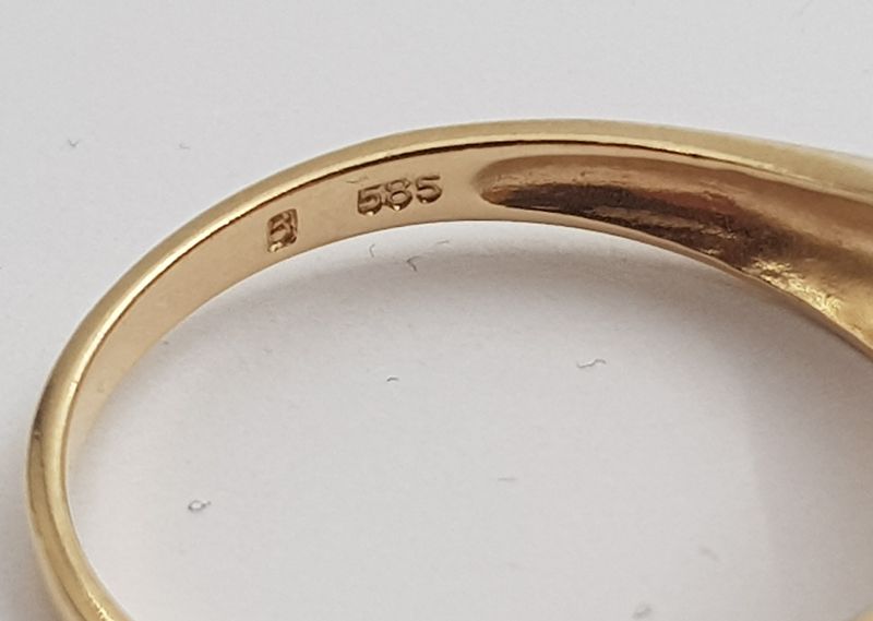 Ring i 14 K gult gull med diamanter