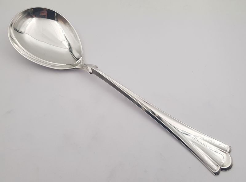 Lilje: Krem/salatskje stor 22 cm
