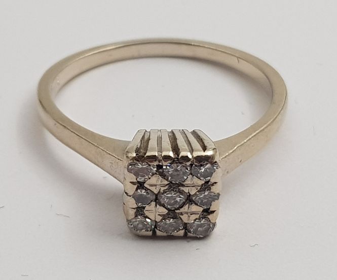 Hovedbilde Ring i 14 K med 9 diamanter