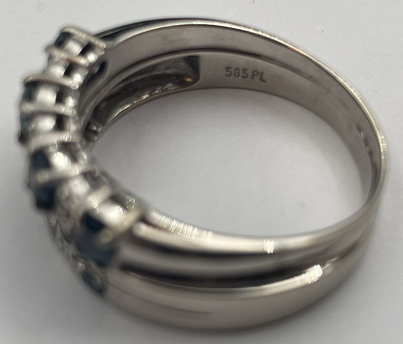 Ring i 14 K med diamanter og safirer?