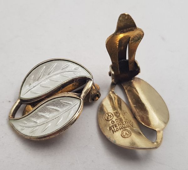 Hovedbilde Klipsdobber i 925 S og hvit emalje av D-A