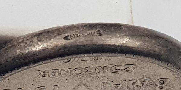 Hovedbilde 25 kr 1970 påmontert anhengsring.