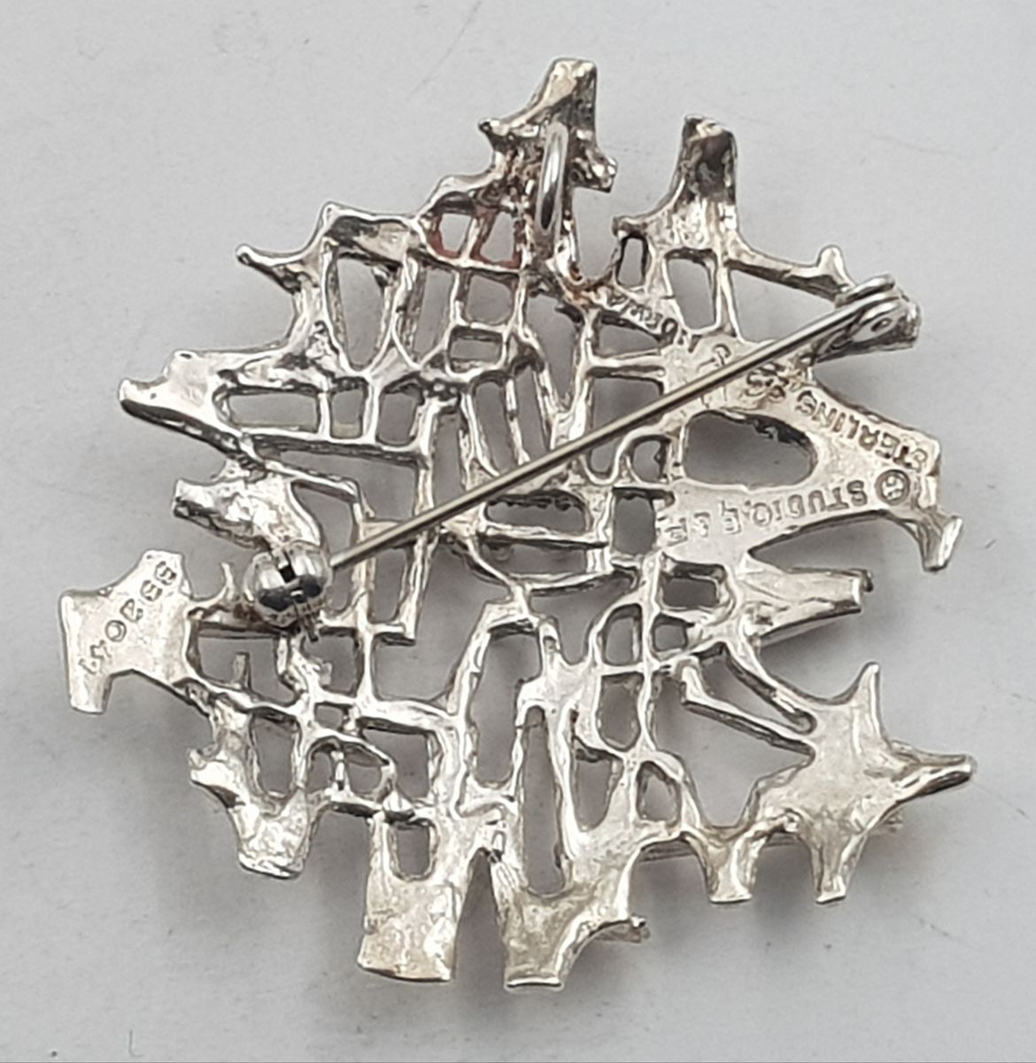 Anheng/brosje av Studio Else & Paul