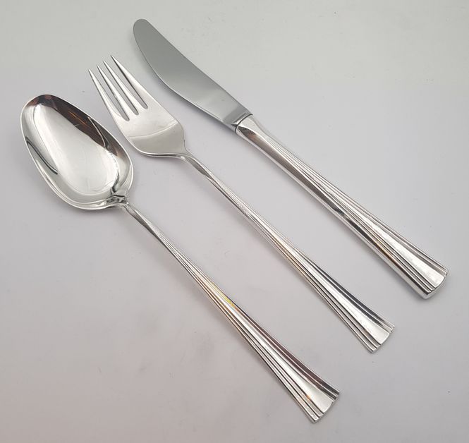 Hovedbilde Sonja: Lite spisebestikk til 6 personer.